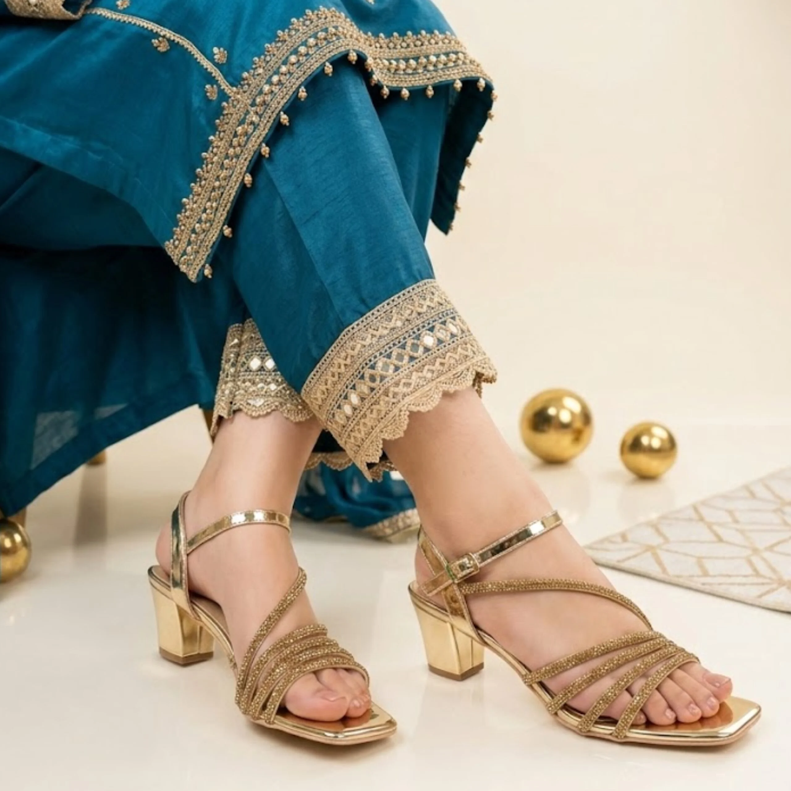 Special offer’s Hurry! Your perfect pair is just a deal away. (1)